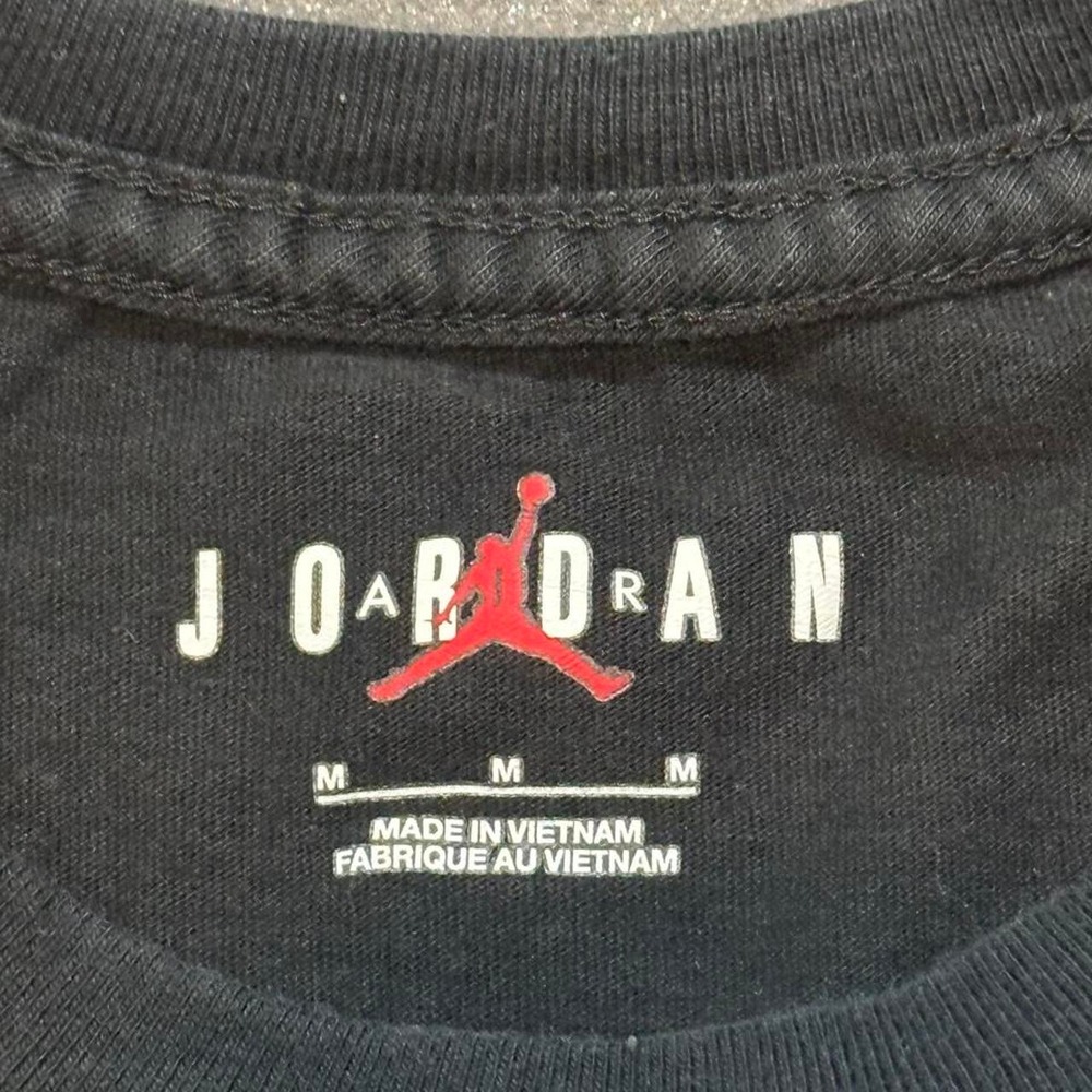 Jordan black t-shirt with graphic of air Jordan in a dunking pose, size M - Picture 3 of 7
